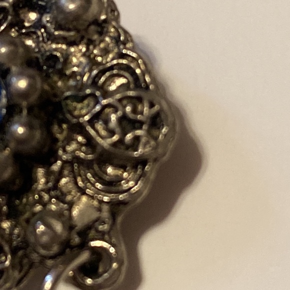 Vintage 1980’s Victorian Style Blue Stone Faux Pearl Two Chain Brooch Pin - Picture 4 of 5